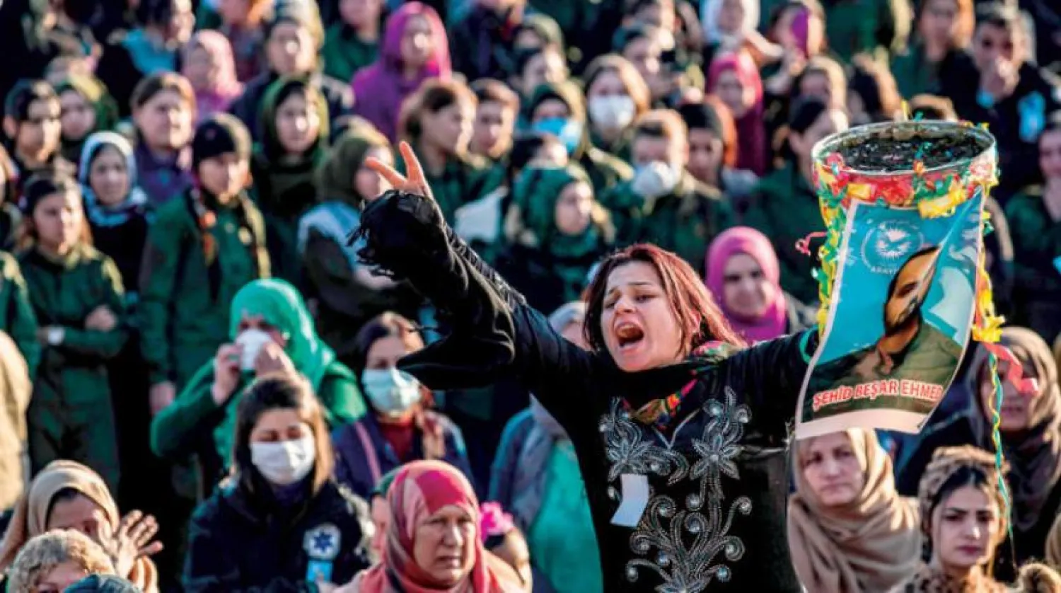 Asayiş mensubunun Haseke’nin Kamışlı bölgesinde önceki gün düzenlenen cenaze töreni. (AFP)