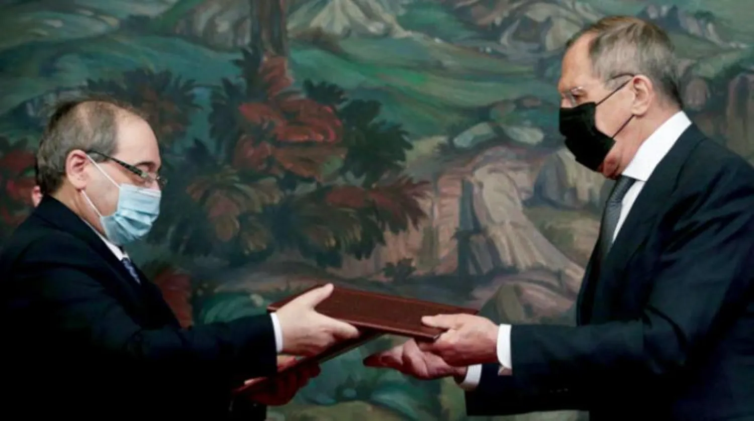 Rusya Dışişleri Bakanı Sergey Lavrov ve Suriyeli mevkidaşı Faysal Mikdad 17 Aralık'ta Moskova'da iken (AFP)