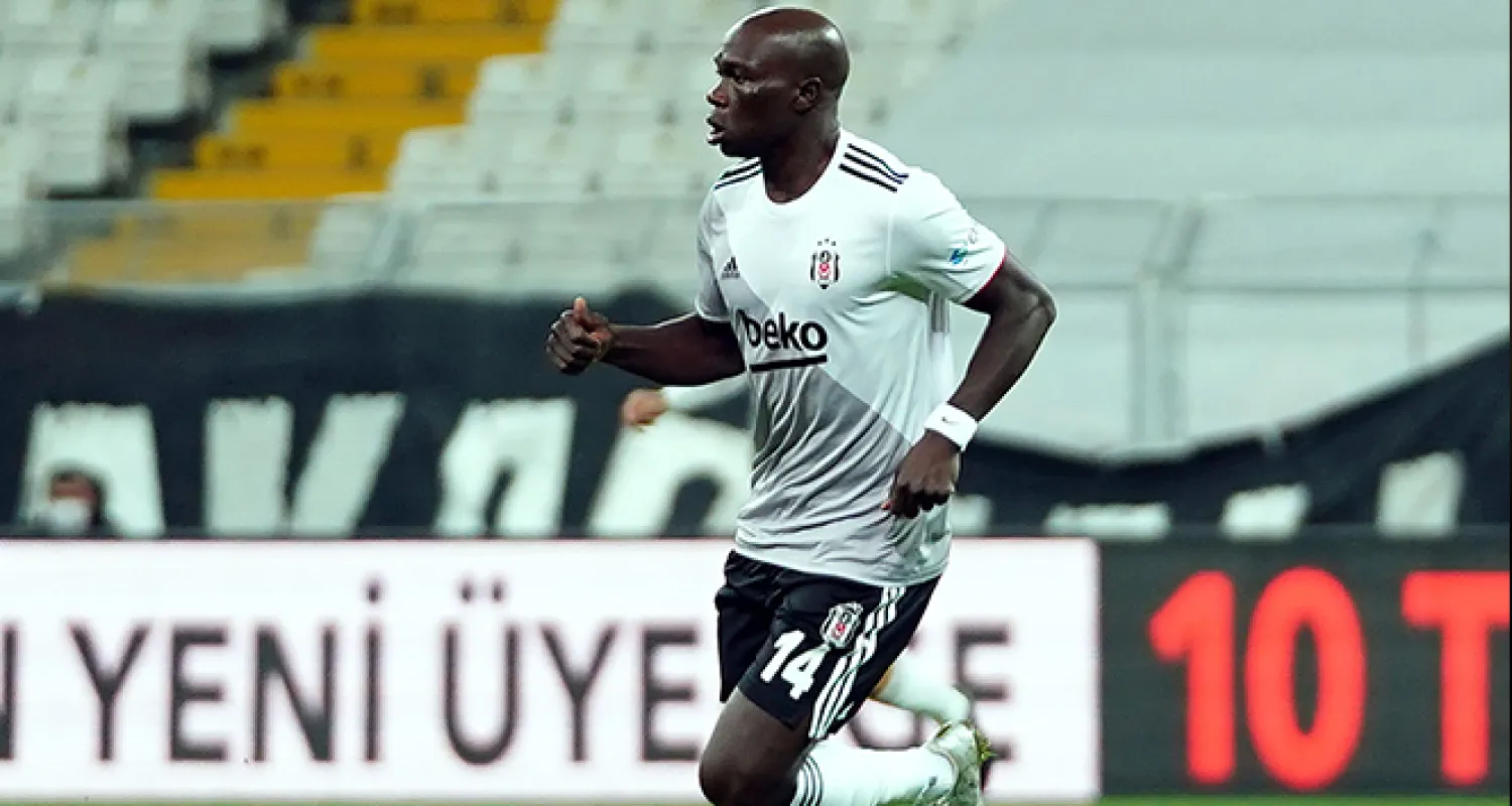 Annesini kaybeden Aboubakar oynamak istedi, ilk 11'e girdi