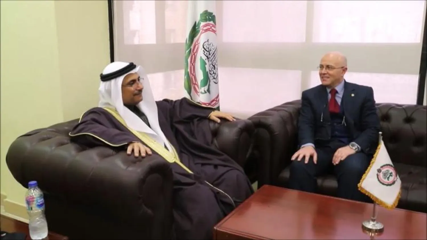 رئيس البرلمان العربي عادل بن عبد الرحمن العسومي يستقبل سفير المملكة المغربية لدى مصر أحمد التازي