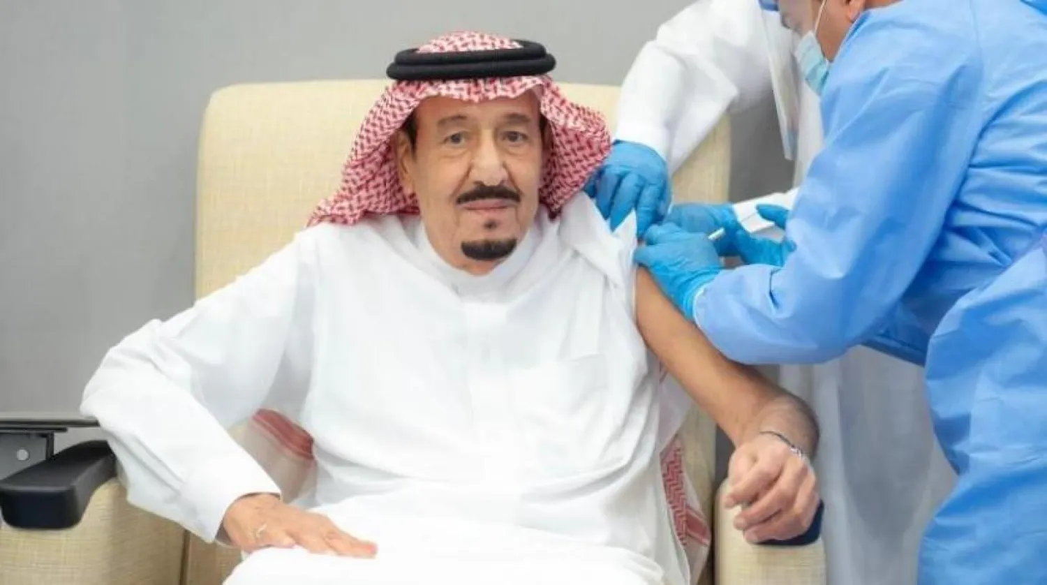 Suudi Arabistan Kralı aşı olurken (SPA)