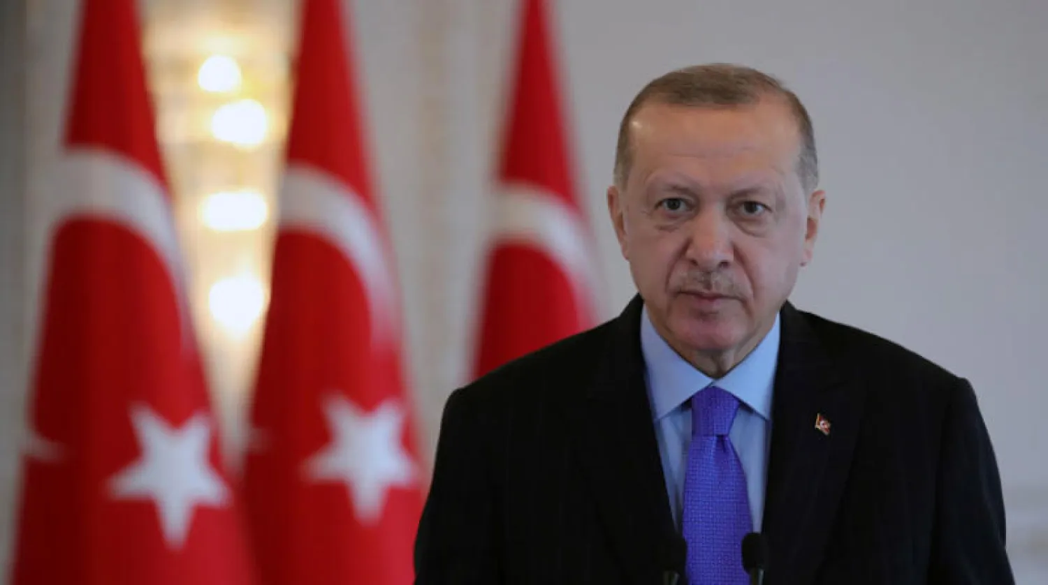 فقد حزب إردوغان أكثر من 5 % من شعبيته حسب آخر استطلاع للرأي (رويترز)