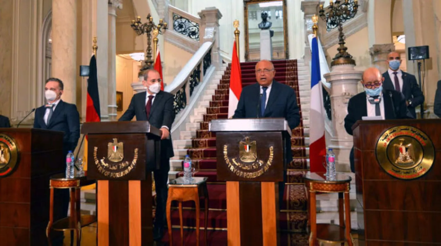 وزراء خارجية فرنسا ومصر والأردن وألمانيا خلال مؤتمر صحافي بالقاهرة أمس (إ.ب.أ)