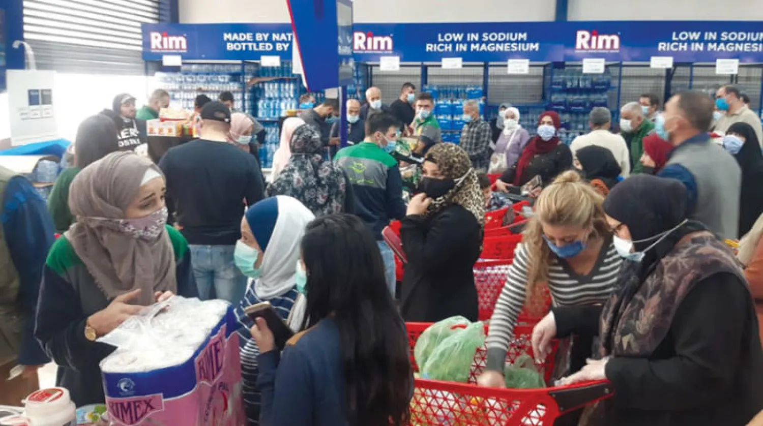 تهافت في لبنان على المواد الغذائية (الوكالة الوطنية)