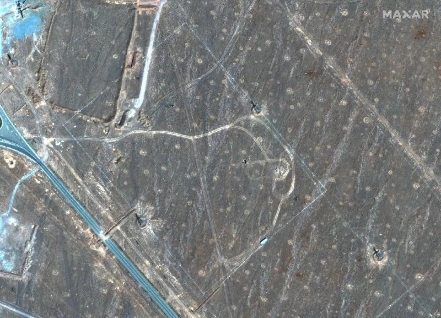 صورة ملتقطة بالأقمار الصناعية تظهر محطة «فوردو» الإيرانية لتخصيب الوقود (FFEP) شمال شرقي مدينة قم الإيرانية (أ.ف.ب)