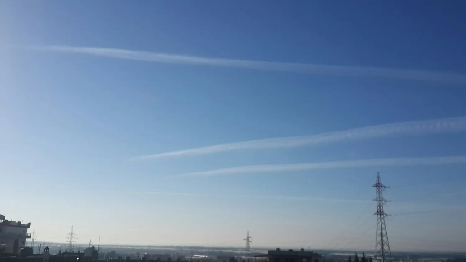 Israeli jets streak across the sky over Akkar, Lebanon. (NNA)