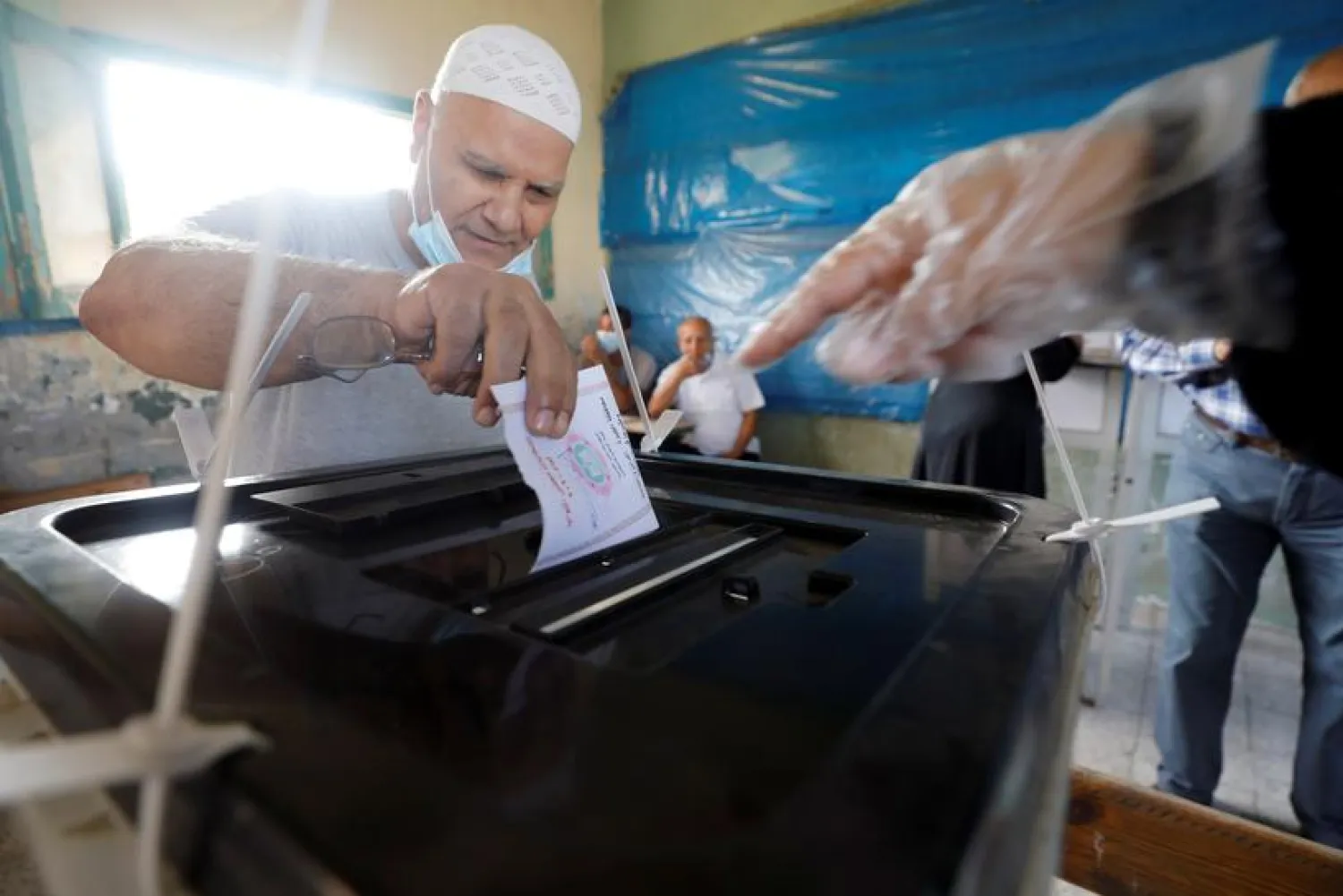 A man casts his ballot at a school used as a polling station, during the first round of Egypt's parliamentary elections in Giza, Egypt, October 24, 2020. REUTERS/Mohamed Abd El Ghany