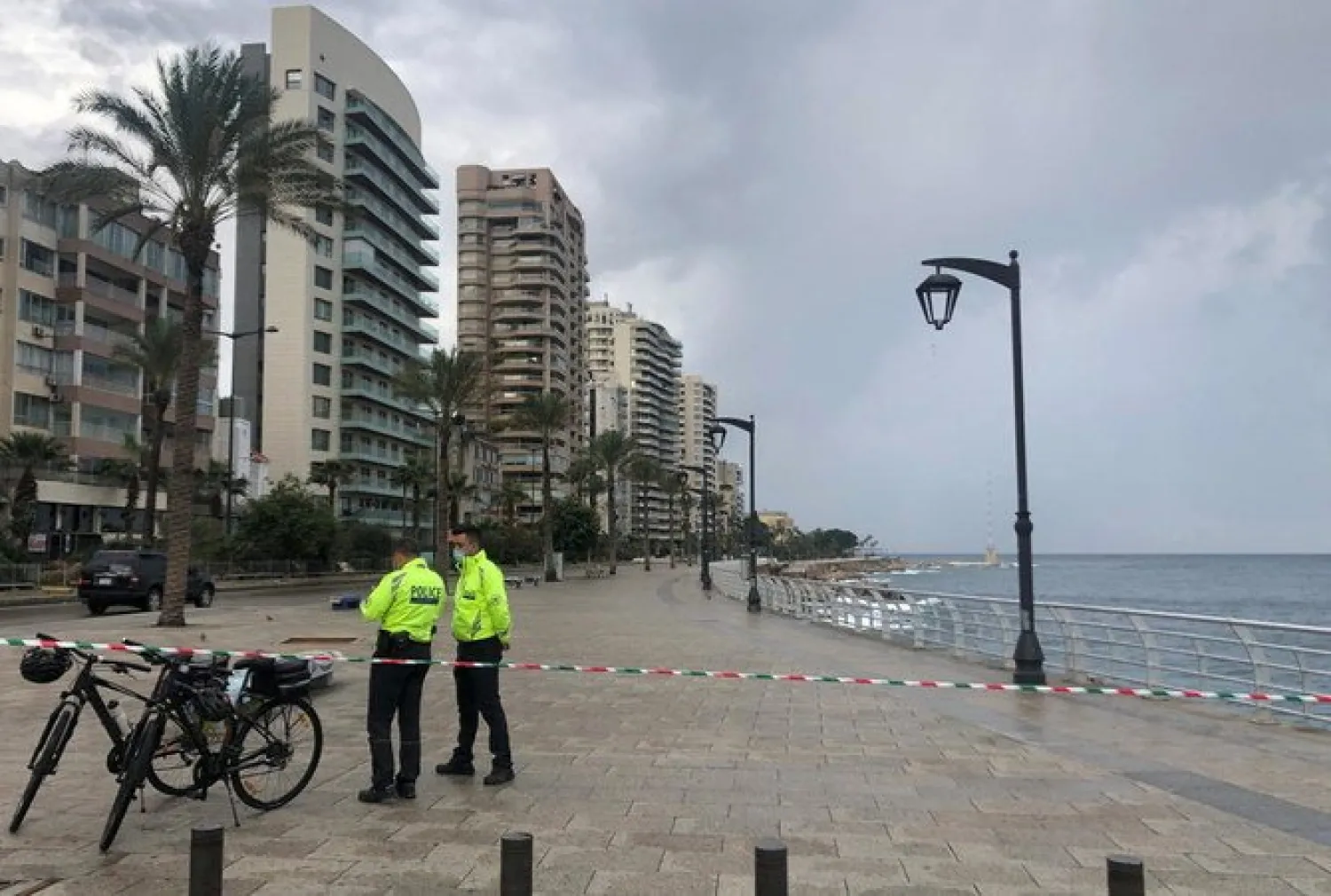 Police officers on Beirut Corniche, as Lebanon tightened its lockdown and introduced a 24-hour curfew to curb the spread of COVID-19, Lebanon, January 14, 2021. (Reuters)
