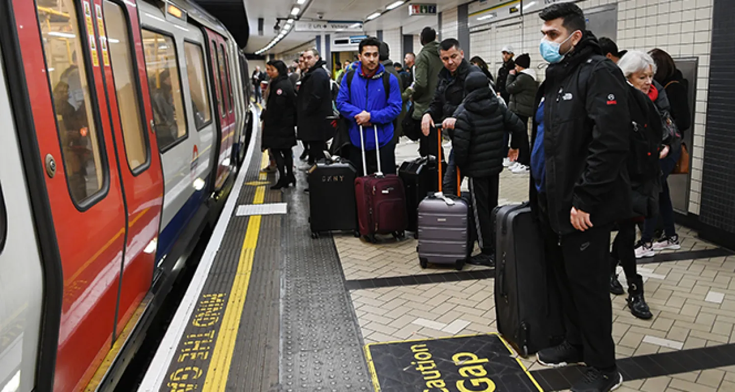 İngiltere'de son 24 saatte 55 bin 761 vaka tespit edildi, bin 280 kişi öldü