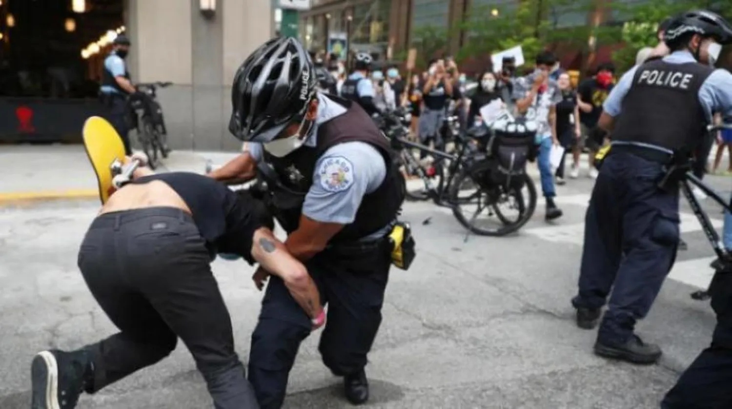 George Floyd'un öldürülmesinin ardından protestocularla ABD polis güçleri arasında çıkan çatışmalar (AP- Arşiv)