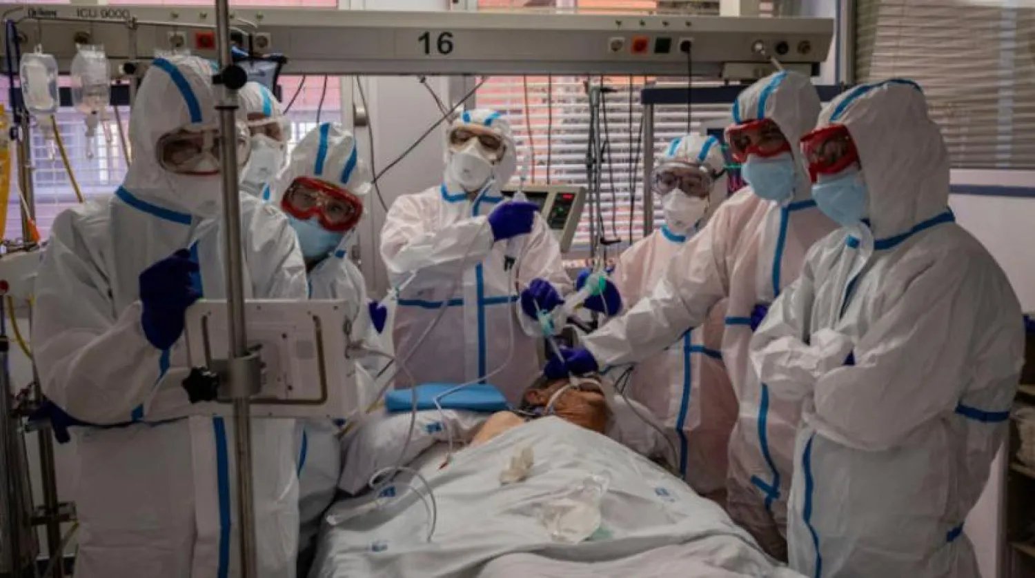 Madrid hastanesindeki koronavirüs hastalarının kaldığı yoğun bakım ünitesi (AP)