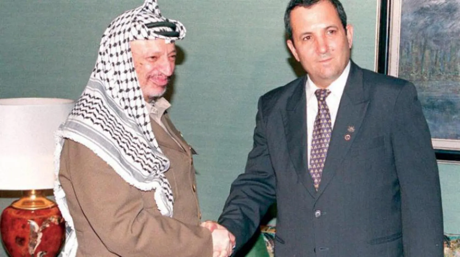 Filistin’in merhum Devlet Başkanı Yaser Arafat ve Ehud Barak. (Getty’nin Arşivi)
