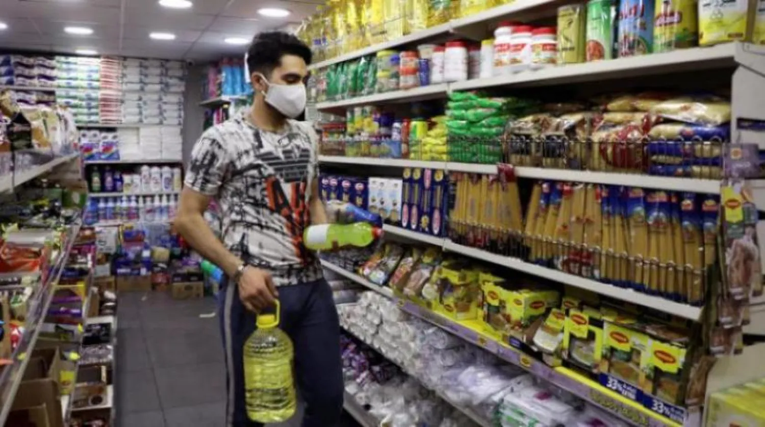 Lübnan’da bir marketin raflarındaki ürünler (Reuters)