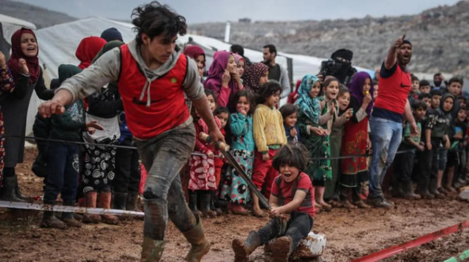 Dün İdlib'in Sarmada kırsalında çamur üzerinde yapılan yarıştan bir kare (DPA)