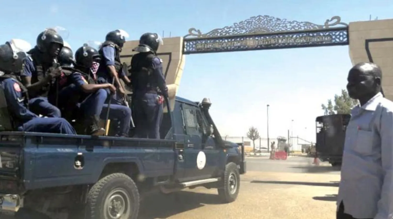 قوات للشرطة السودانية تقوم بدورية في العاصمة الخرطوم (أرشيفية - أ.ف.ب)