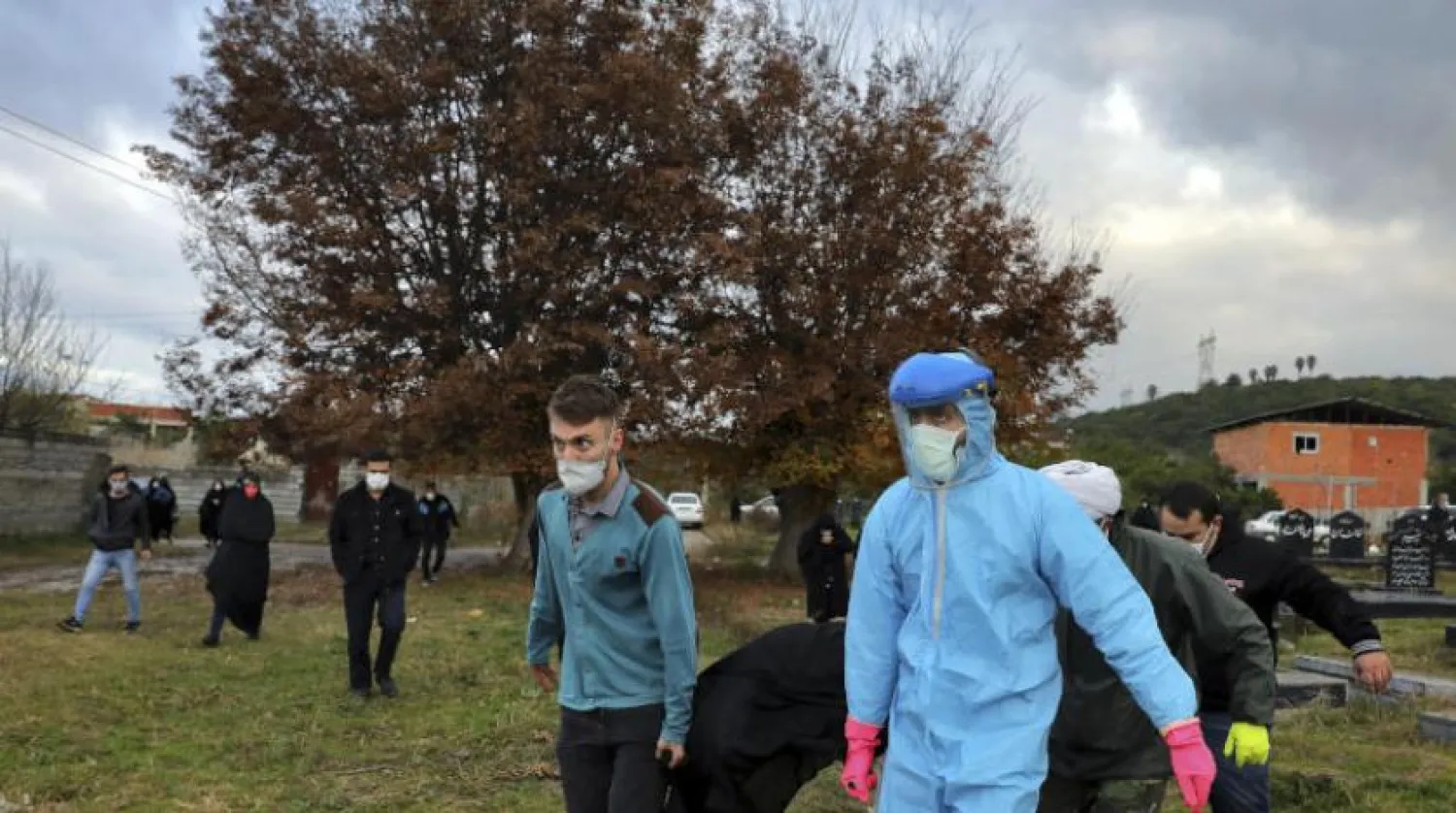 Koronavirüs nedeniyle hayatını kaybeden birinin cenazesi (AP)