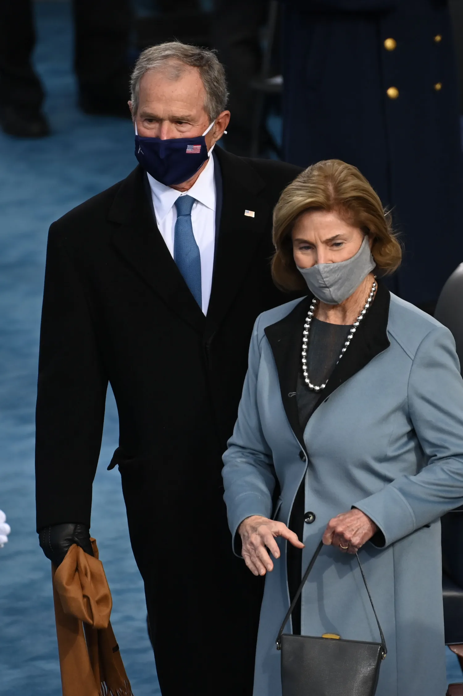 الرئيس الأميركي السابق جورج دبليو بوش وزوجته لورا بوش (رويترز)