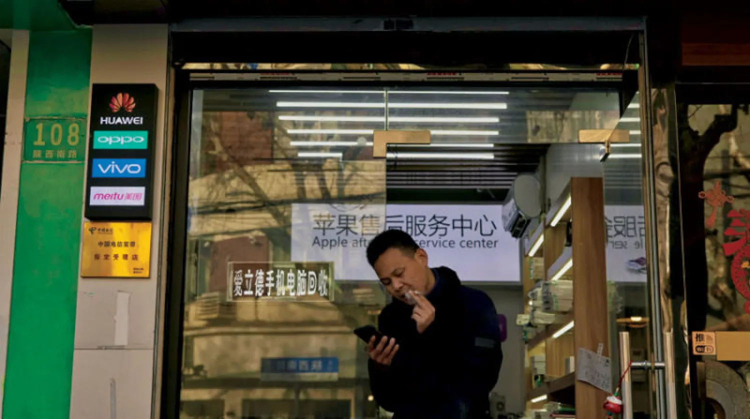 تقدمت شركات الاتصالات الصينية العملاقة الثلاث بطلب لمراجعة شطبها من بورصة وول ستريت (إ.ب.أ)