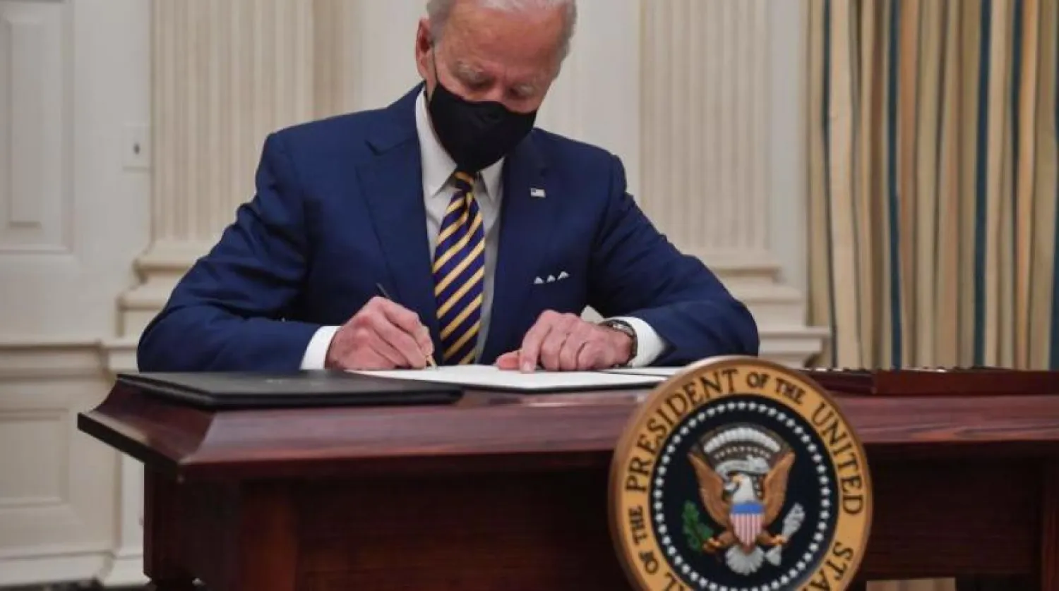 ABD Başkanı Joe Biden ofisinde çalışıyor (AFP)