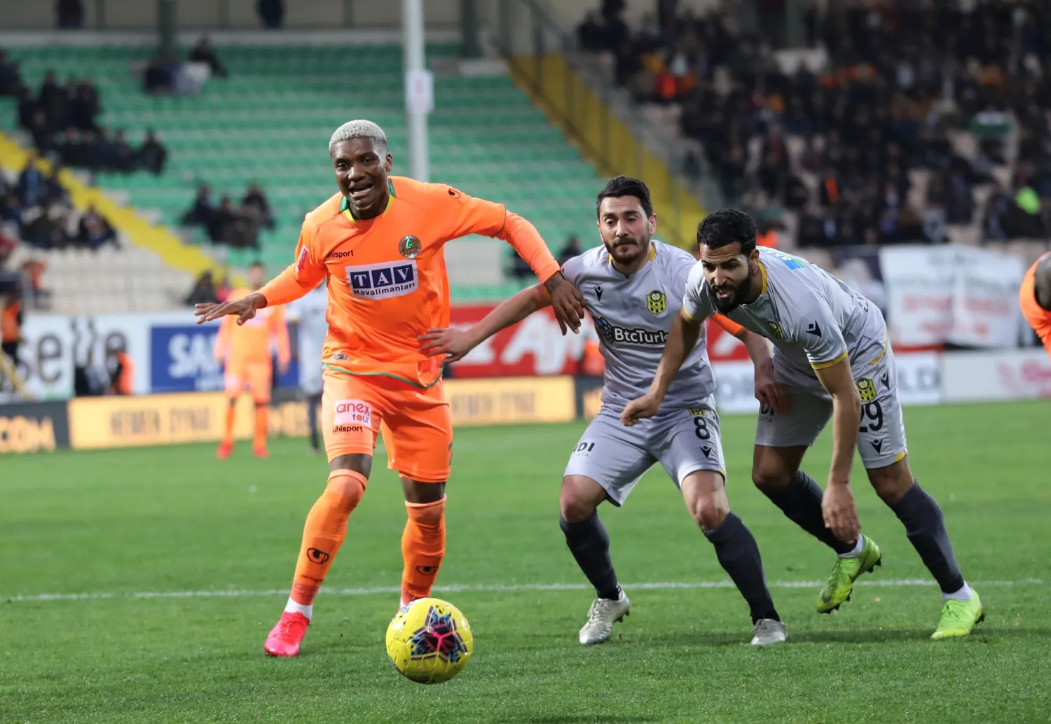 Medipol Başakşehir, Junior Fernandes'i kadrosuna kattı