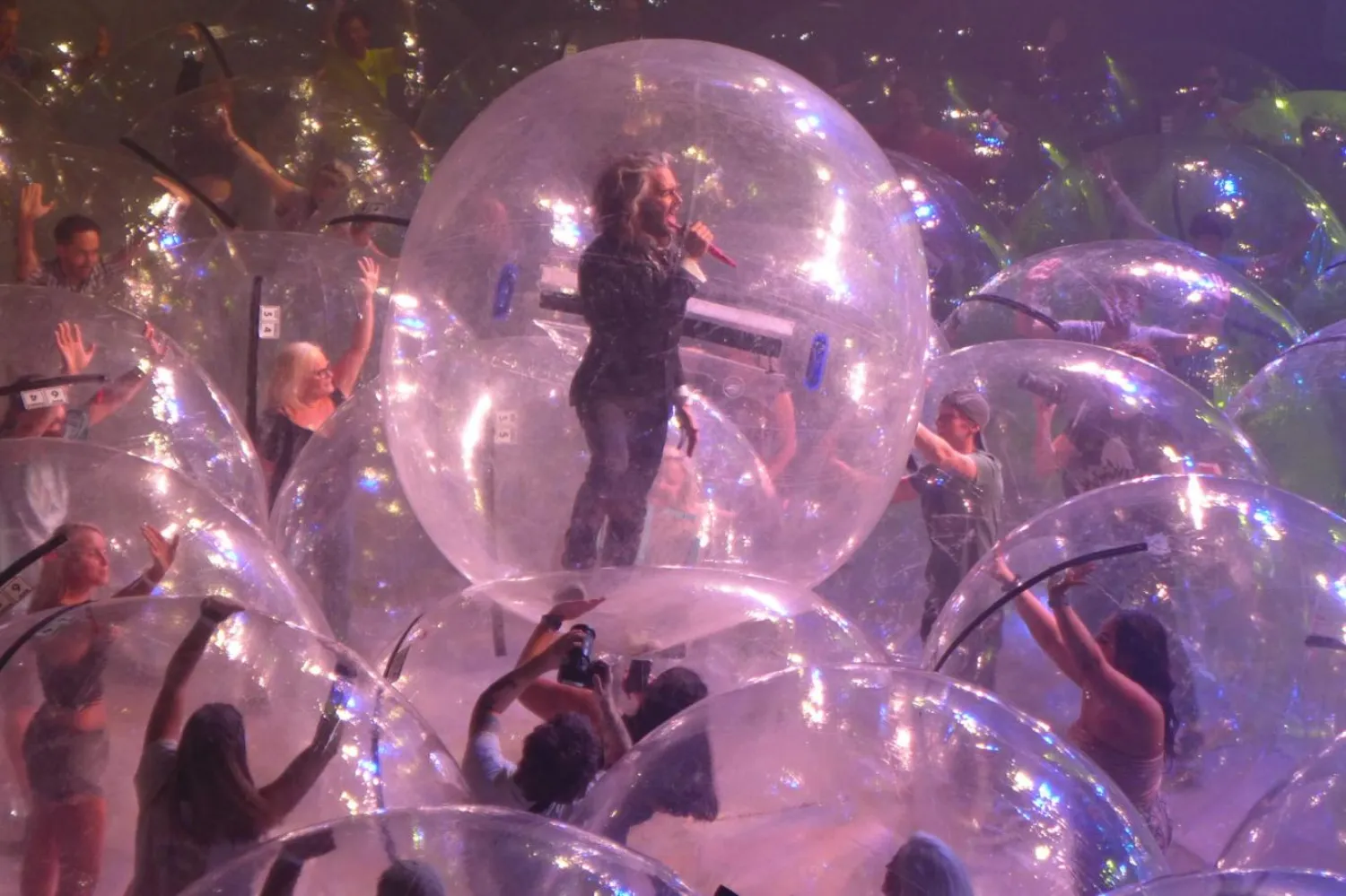 The Flaming Lips, koronavirüs pandemisi nedeniyle ertelenen konserleri sürdürebilmek için geçen yıl ürettikleri yaratıcı çözümle dikkat çekmişti (Warner Records/Scott Booker)