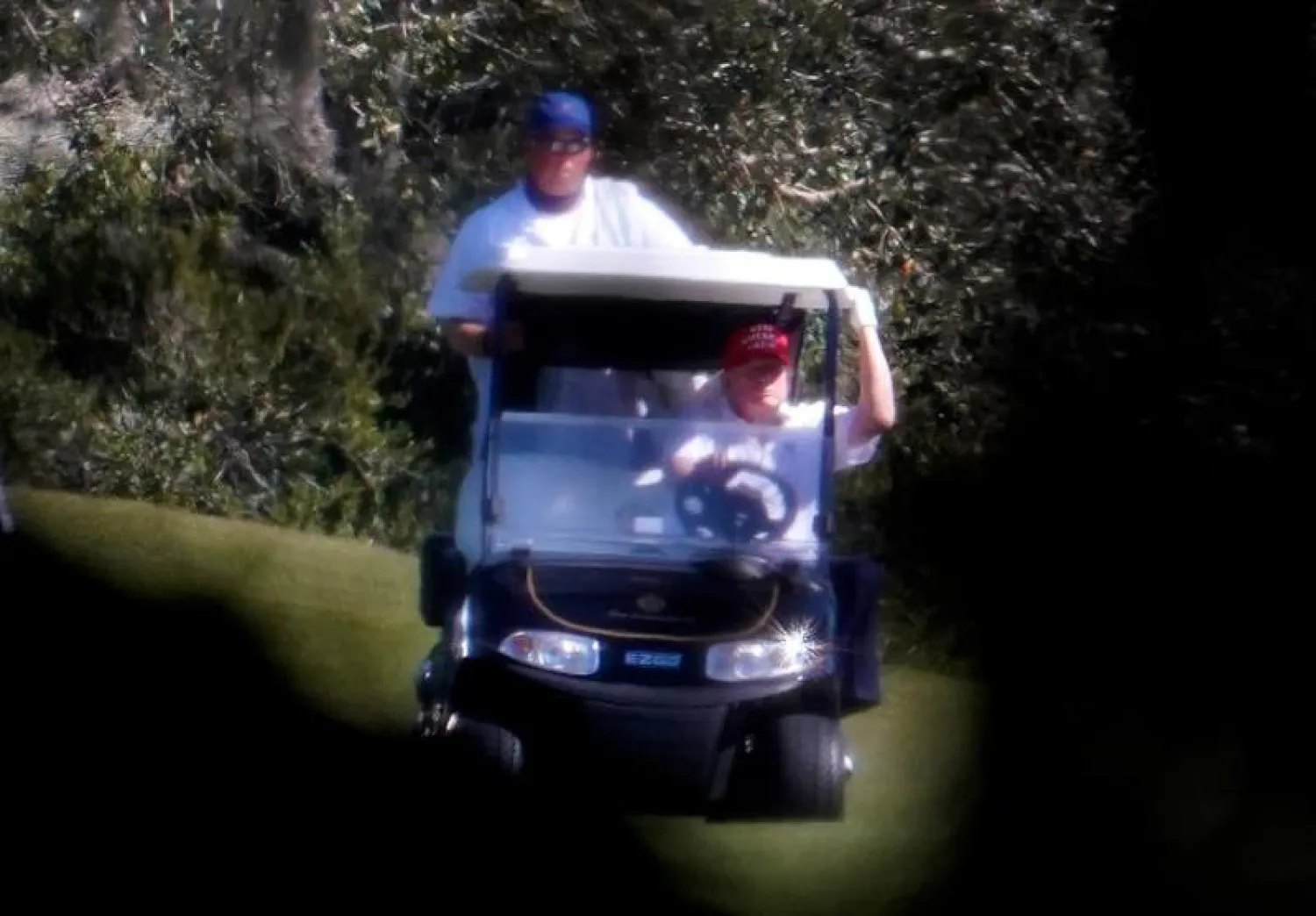 الرئيس الأميركي السابق دونالد ترمب في منتجع مارالاغو في مدينة بالم بيتش بفلوريدا (ديلي ميل)