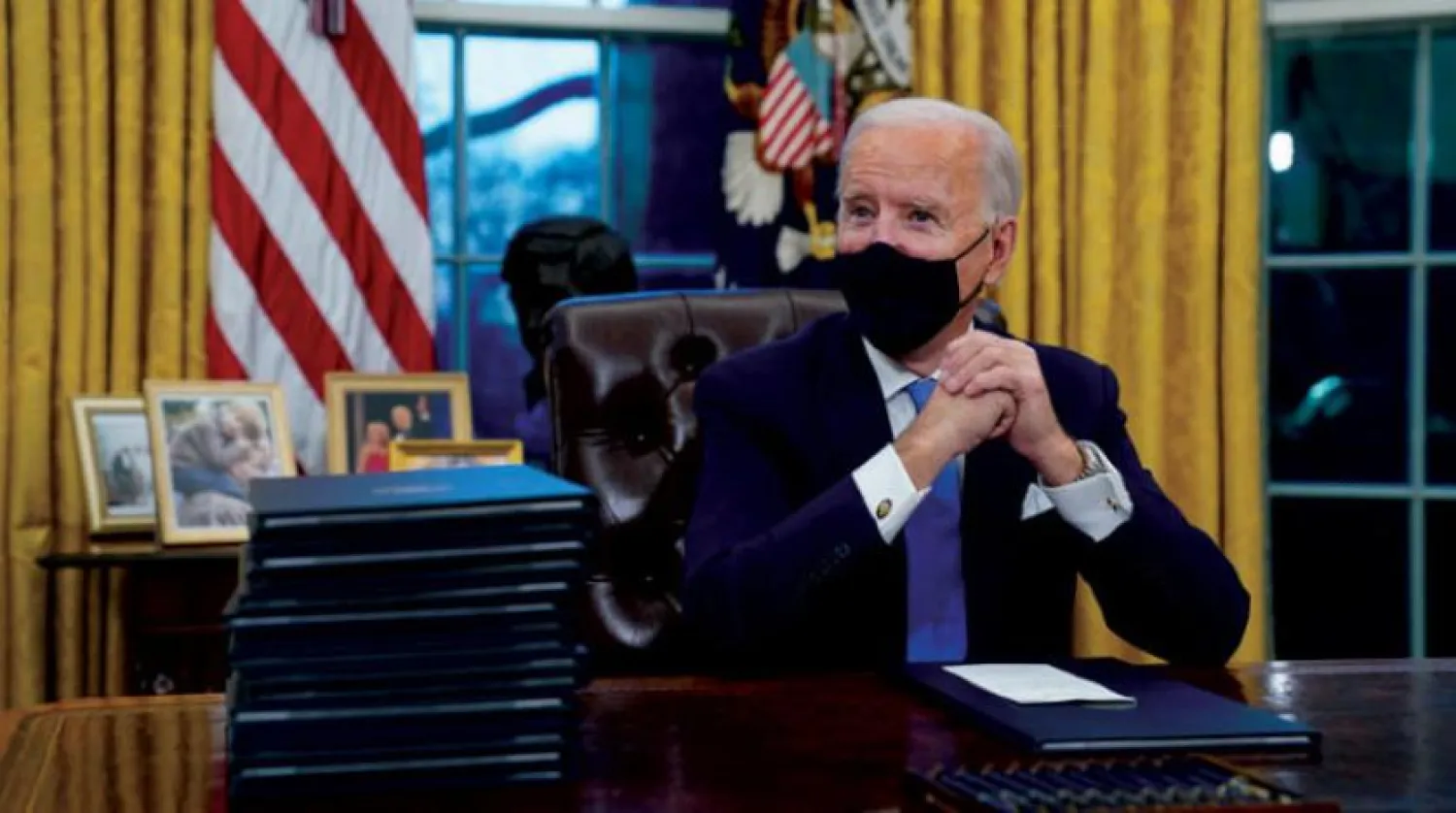 Biden, geçen çarşamba günü idari emirleri imzaladı (AFP)
