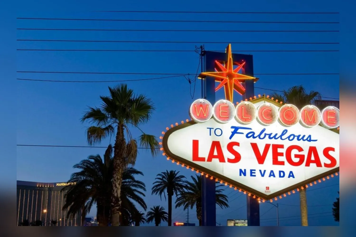 Mojave Çölü üzerinde kurulu Las Vegas, kumarhane ve eğlence yerleriyle ünlü (Reuters)