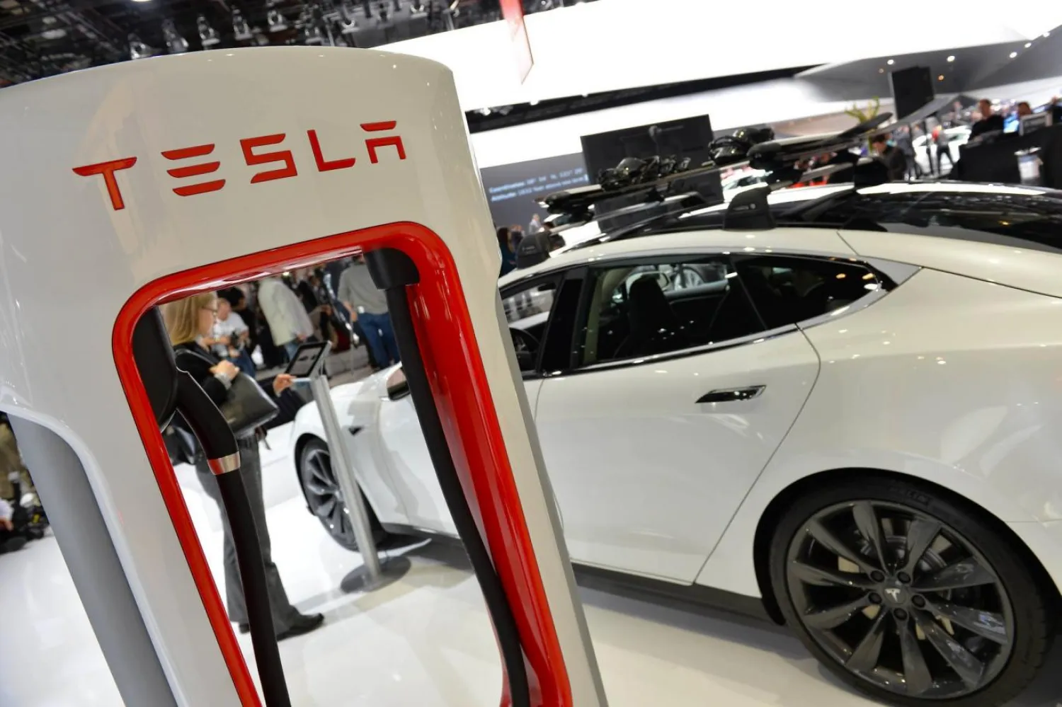 Tesla 2020'de satış rekoru kırmıştı (AFP)
