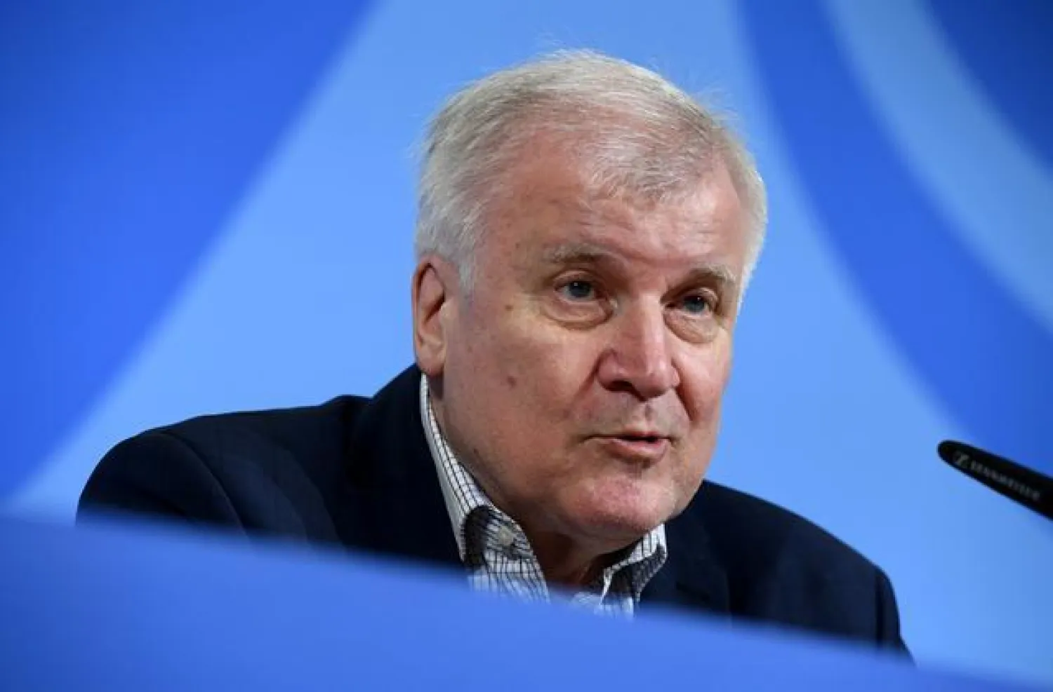 وزير الداخلية الألماني هورست زيهوفر (أرشيفية - رويترز)