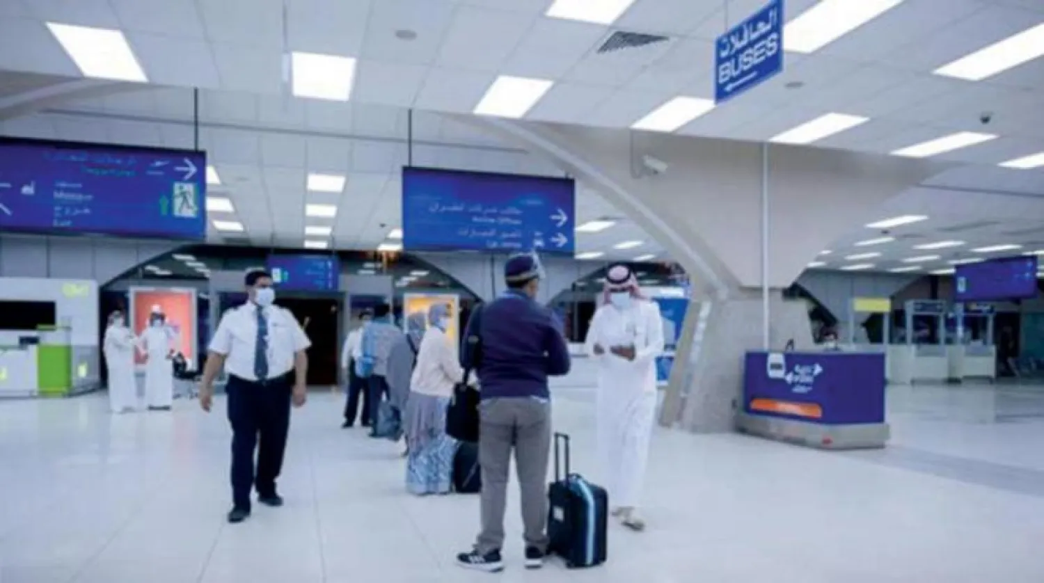 Aşılama merkezleri çalışmaya devam ederken aktif ve kritik vakalarda artış (AFP)