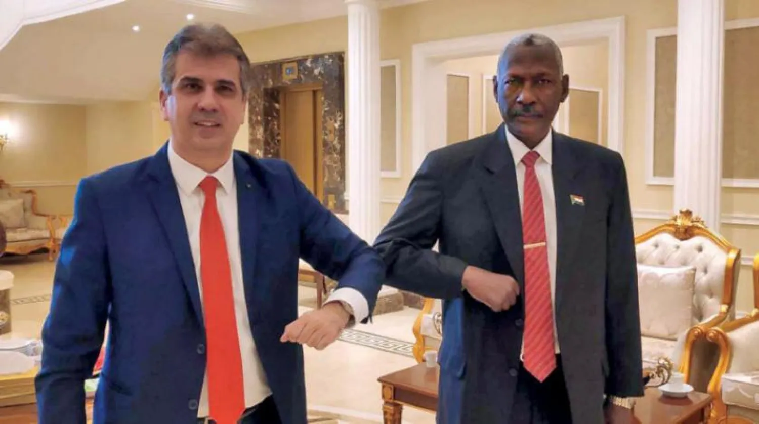 Sudan Savunma Bakanı Yasin İbrahim dün Hartum’da İsrail İstihbarat Bakanı Eli Cohen ile bir araya geldi. (AFP)