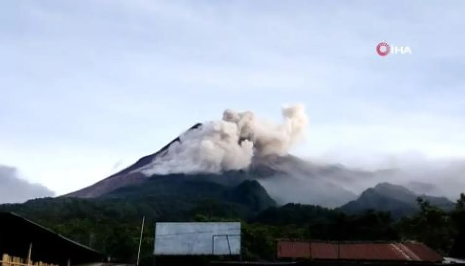 Endonezya’da Merapi Dağı’nda patlama