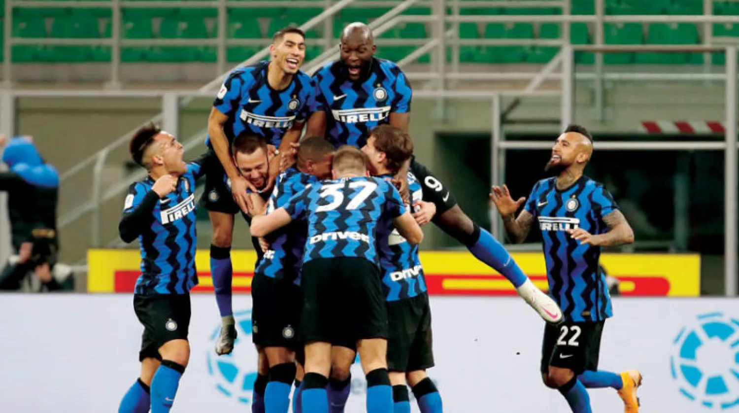 إنتر وفرحة تخطي ميلان في كأس إيطاليا (أ.ب)