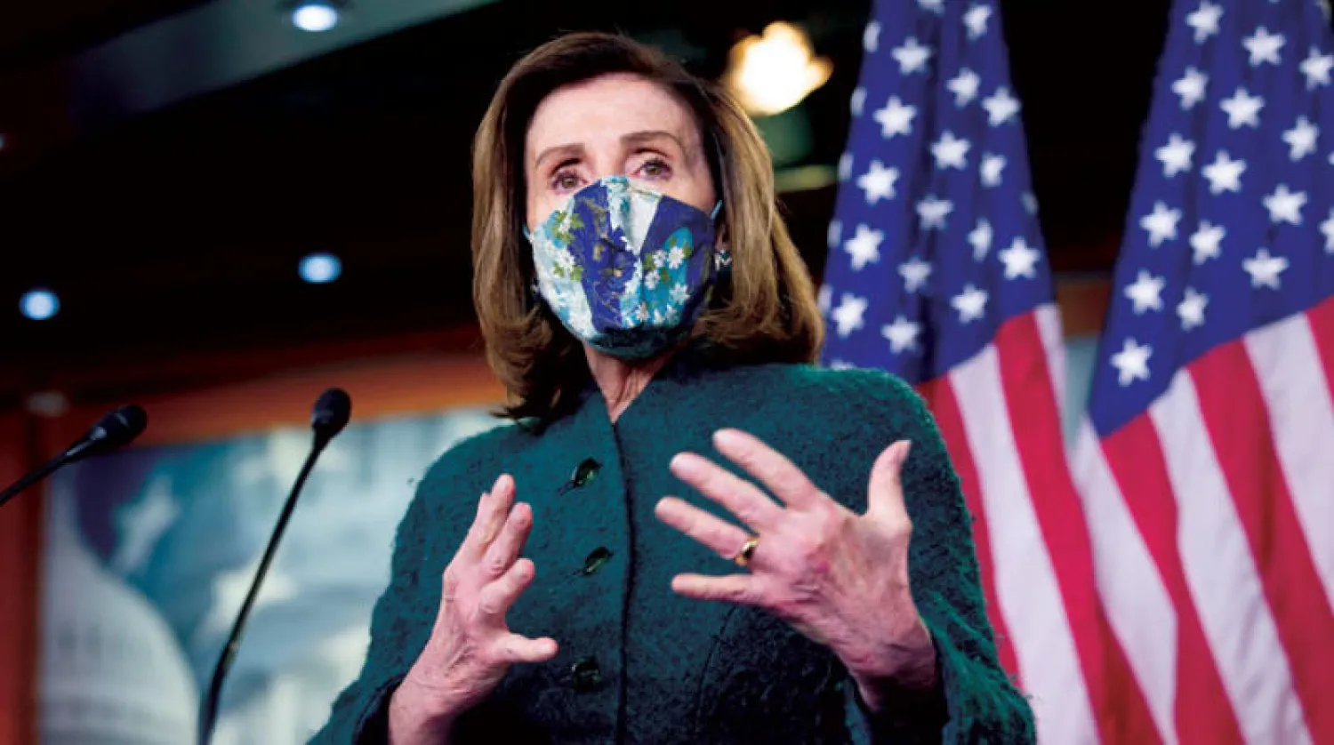 ردّاً على سؤال بشأن ما تقصده بتعبير «العدو في الداخل» قالت بيلوسي: «هذا يعني أن لدينا أعضاء في الكونغرس يريدون حمل أسلحة داخله» (إ.ب.أ)