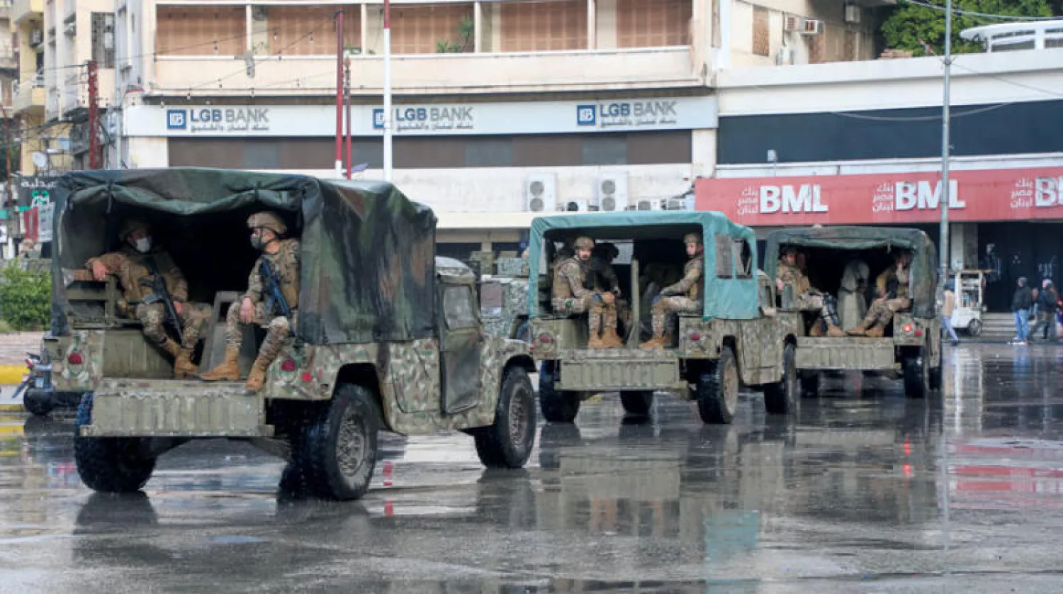 انتشار للجيش اللبناني في طرابلس أمس (رويترز)