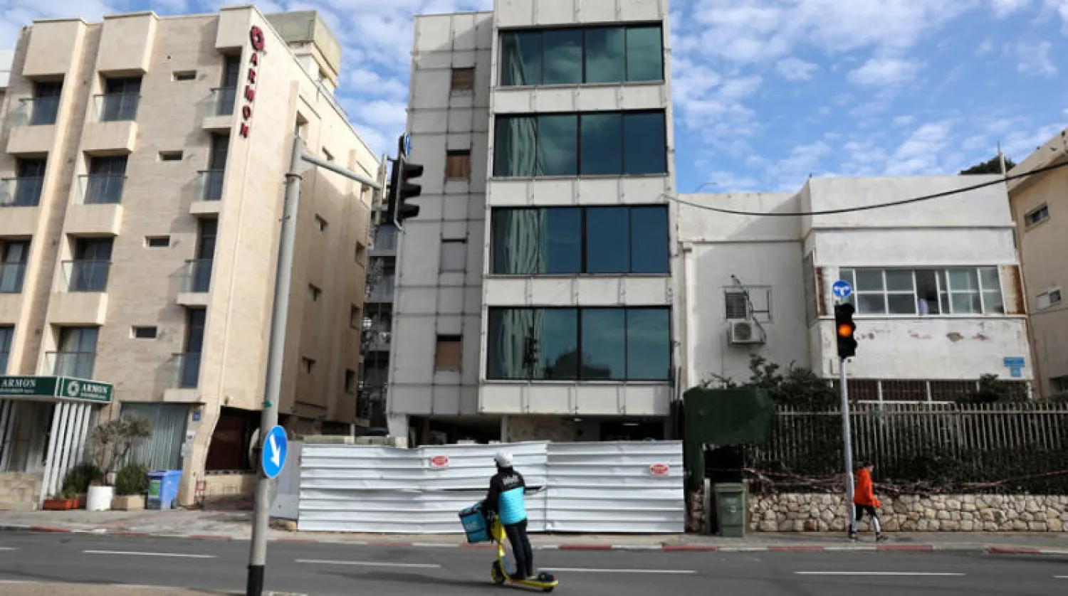 واجهة المقر الذي سيستضيف مكتب التنسيق المغربي في تل أبيب أمس (إ.ب.أ)