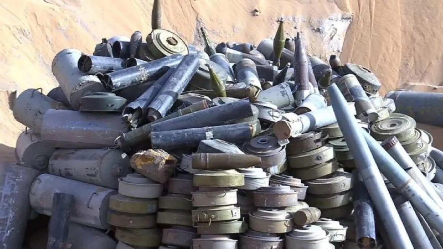 ألغام زرعتها ميليشيا الحوثي بشكل عشوائي في الطرقات وبين المنازل (واس)