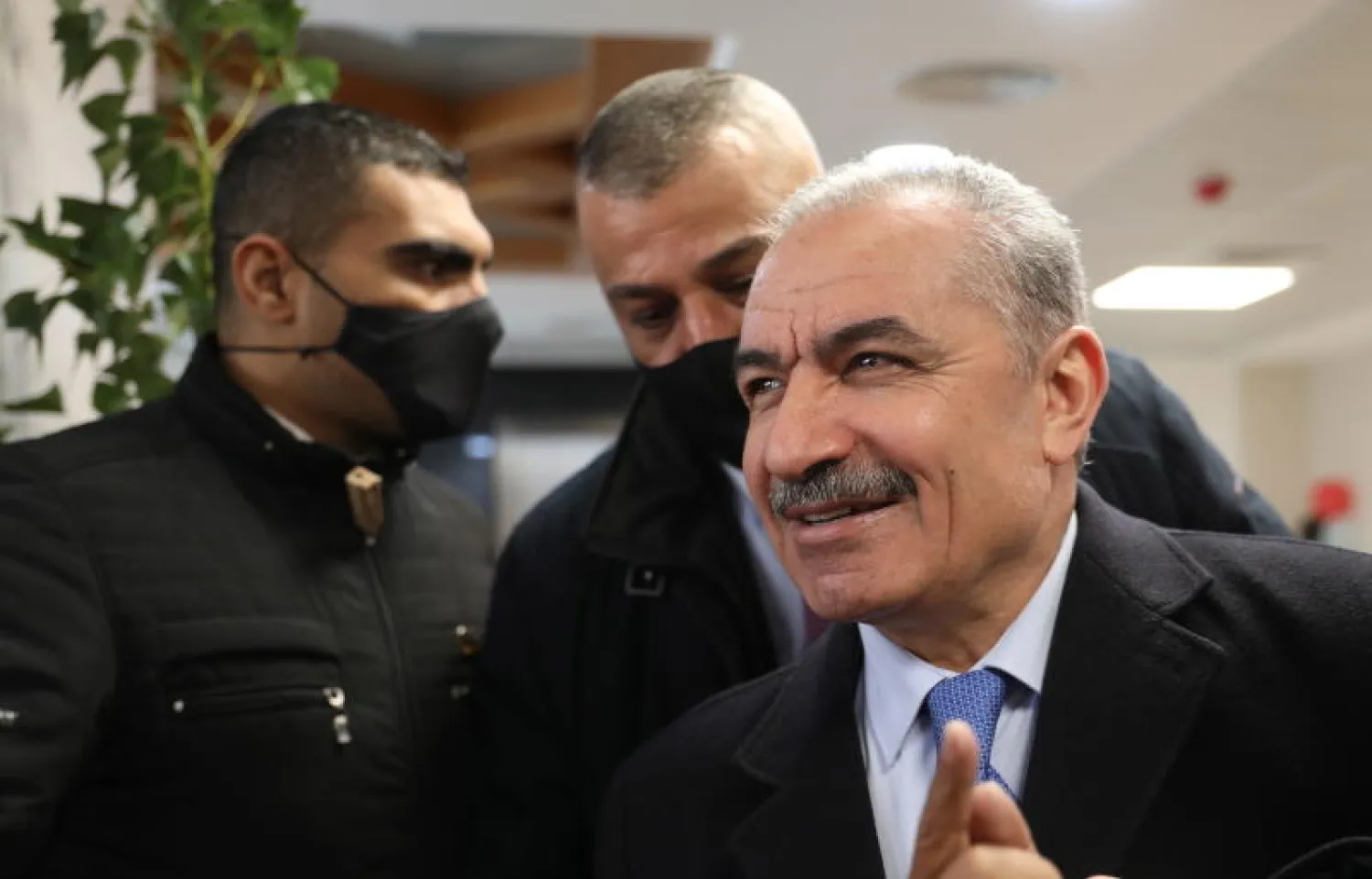 رئيس الوزراء الفلسطيني محمد أشتية (إ.ب.أ)