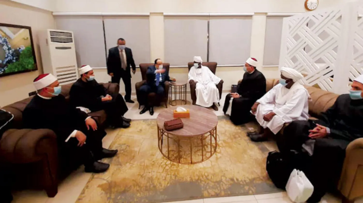 وزير الشؤون الدينية والأوقاف السوداني خلال استقبال وفد الأئمة المصريين بالخرطوم (من الموقع الرسمي لوزارة الأوقاف بمصر)