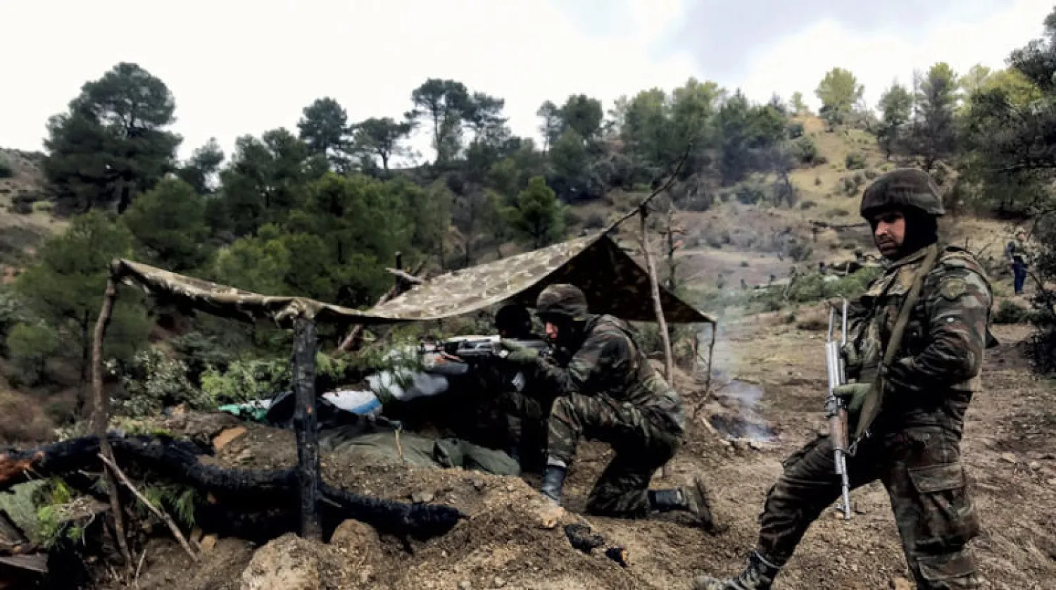 حقوقيون يتهمون قوات الأمن الجزائري بتعذيب المعتقلين السياسيين في السجون (رويترز)