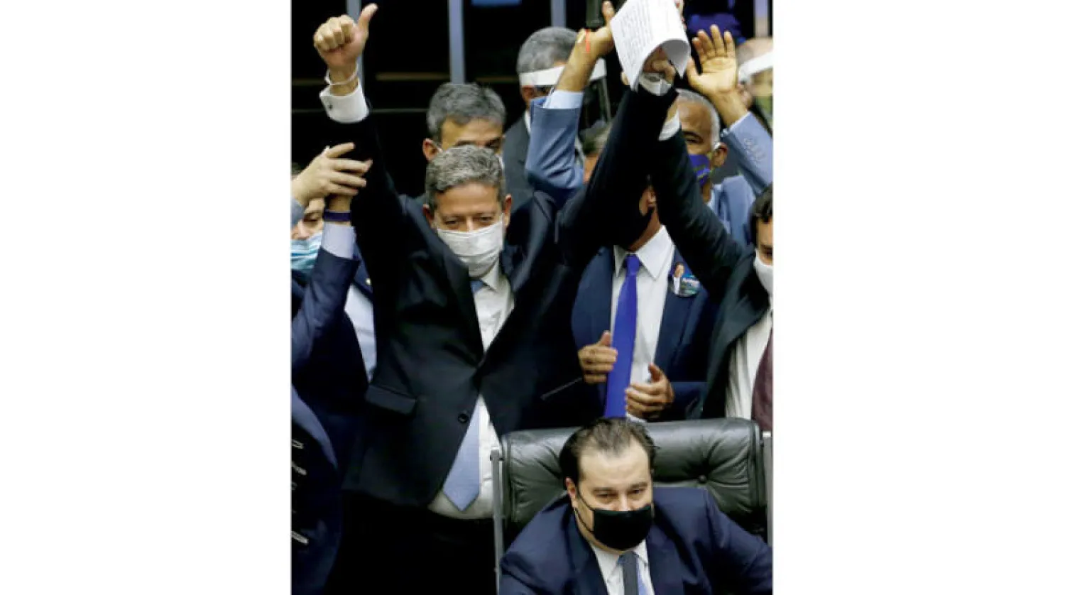 بولسونارو يعزز موقعه قبل انتخابات 2022