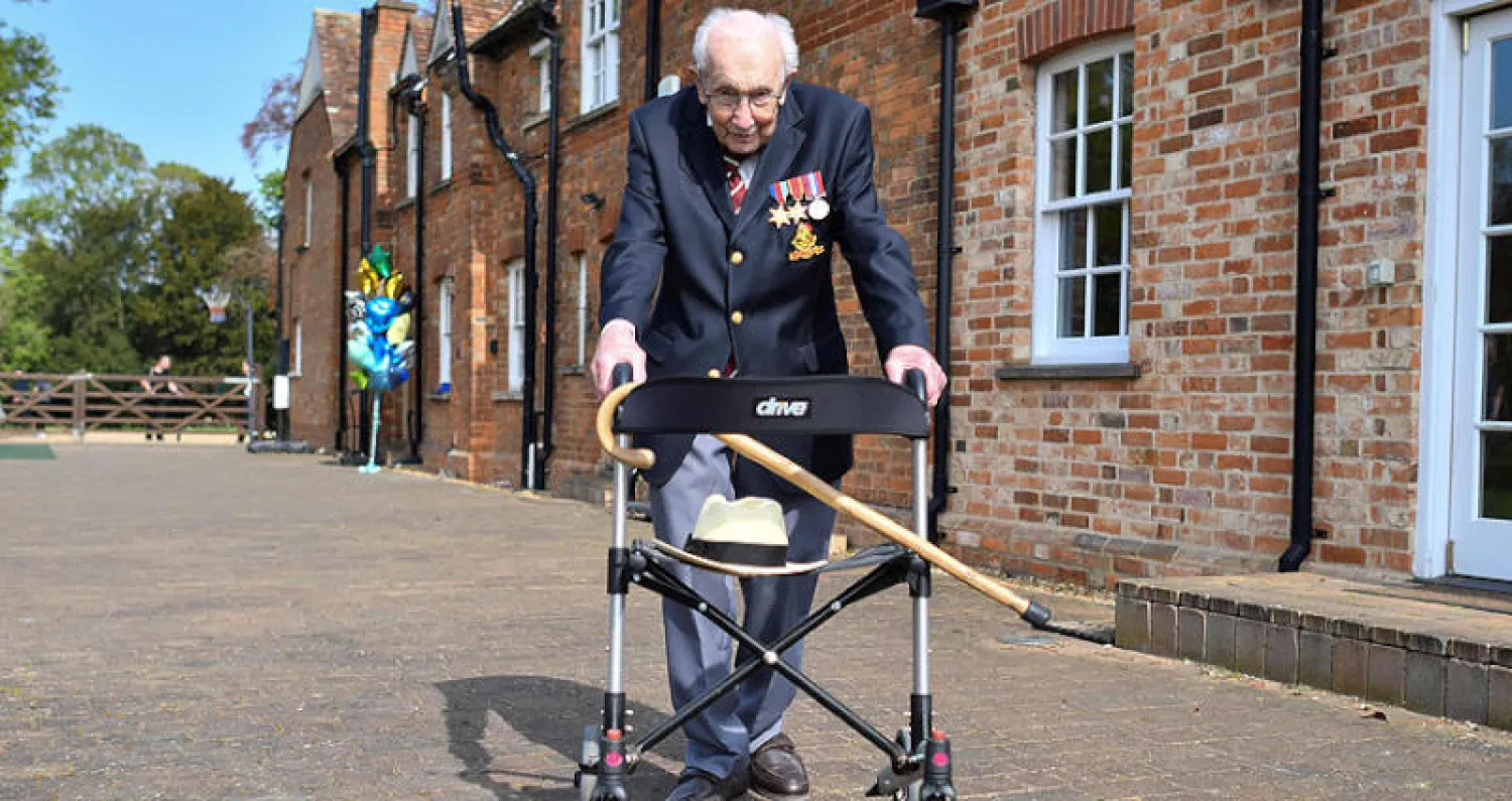بريطانيا تدعو بالشفاء لجامع التبرعات الكابتن مور