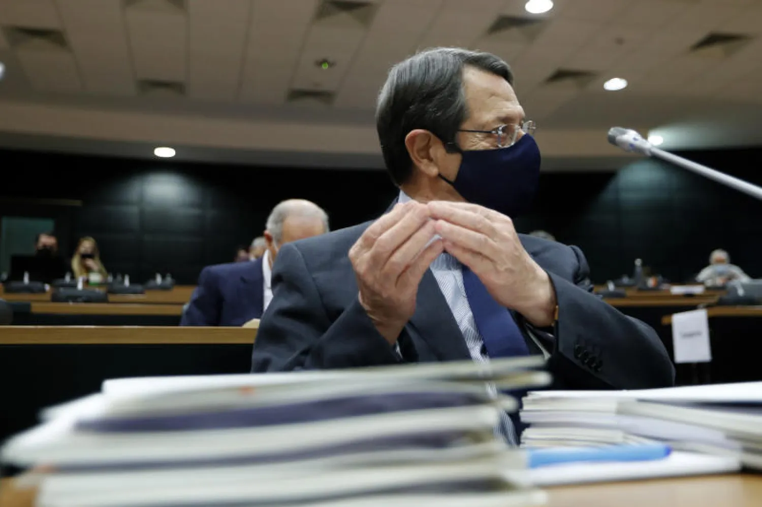 الرئيس القبرصي نيكوس أناستاسيادس يدلي بشهادته في نيقوسيا (أ.ب)