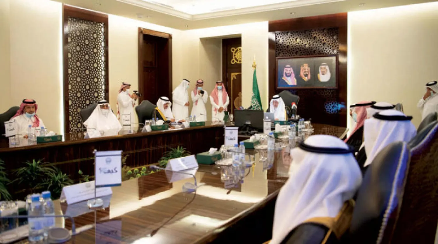 الأمير خالد الفيصل خلال افتتاحه الملتقى افتراضياً أمس (واس)