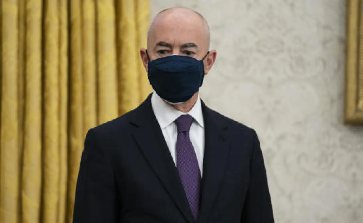 أليخاندرو مايوركاس أول مهاجر يشغل منصب  زير الأمن الداخلي الأميركي (ا.ب)