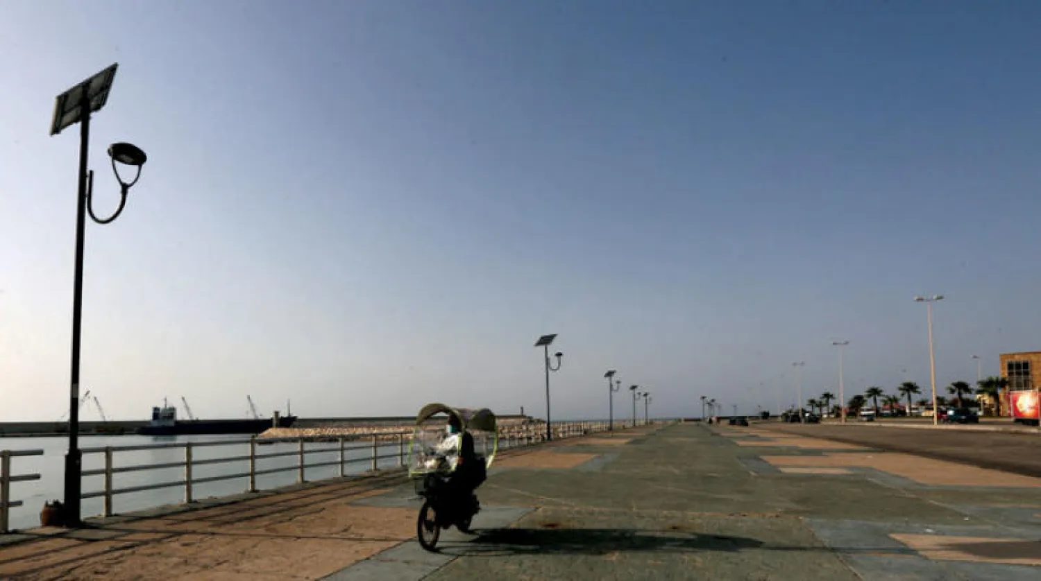 لبنان يبدأ اليوم تدريجياً إنهاء الإقفال العام (رويترز)