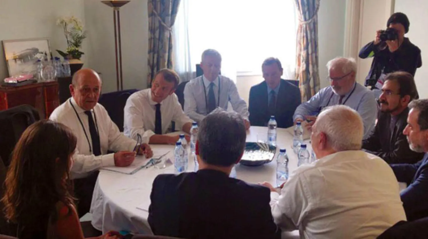 صورة نشرها وزير الخارجية الإيراني عبر تويتر من مباحثاته مع ماكرون ولودريان على هامش قمة مجموعة السبع في بياتريز أغسطس 2019