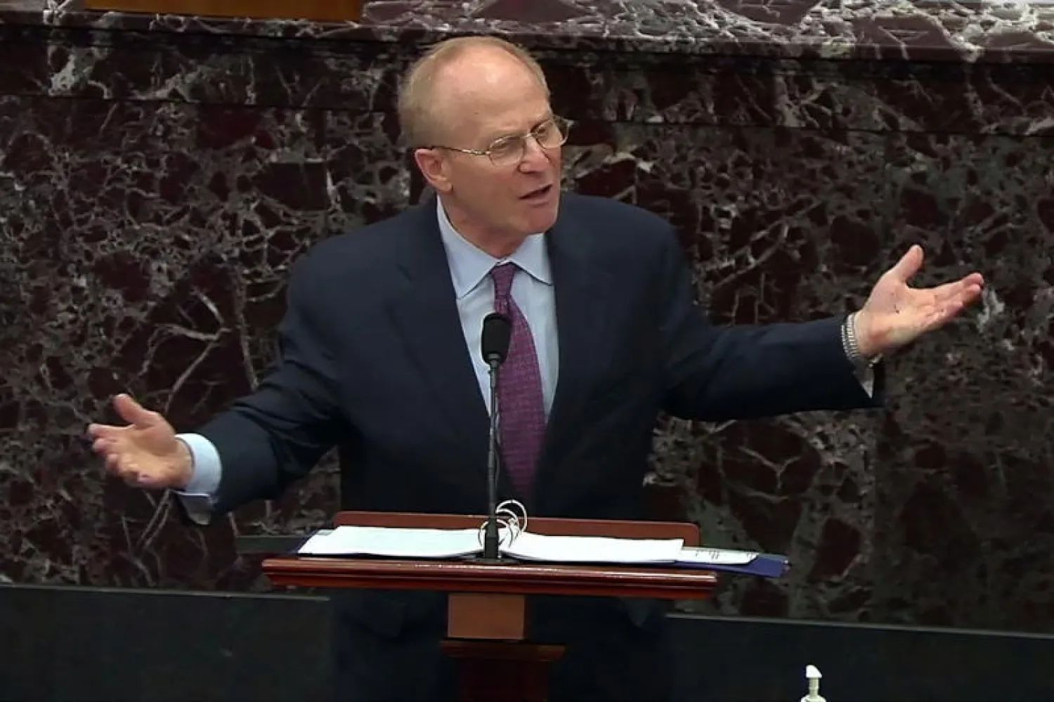 المحامي ديفيد شون يتحدث في مجلس الشيوخ (رويترز)