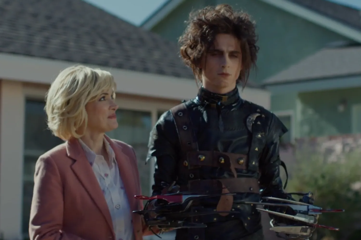 Tim Burton'ın Makas Eller filminde Edward Scissorhands'ı Johnny Depp canlandırmıştı (YouTube/Cadillac)